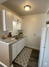 Building Photo - 516 Holiday Dr