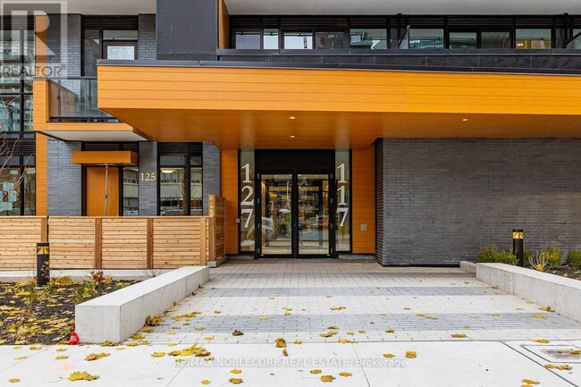 Photo du bâtiment - 127-127 Broadway Ave