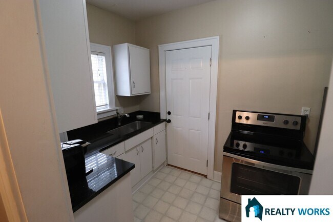 Foto del edificio - 2457 S 27th St