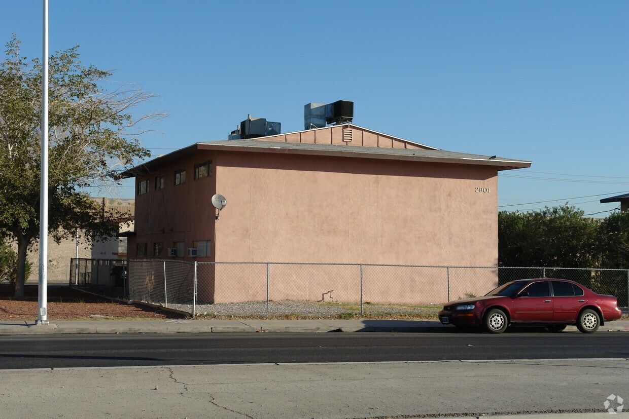 Building Photo - Robins Nest Apartments (por)
