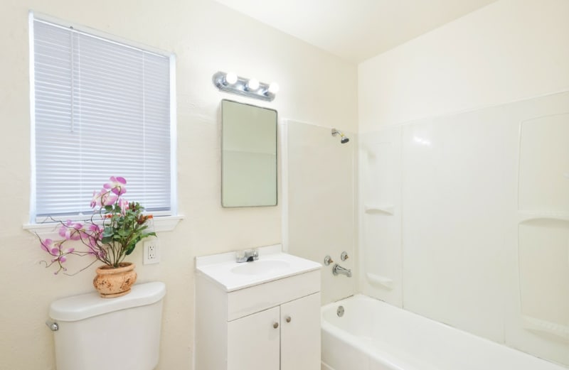 15564 Hesperia Rd, Victorville, CA 92395 Room for Rent in Victorville