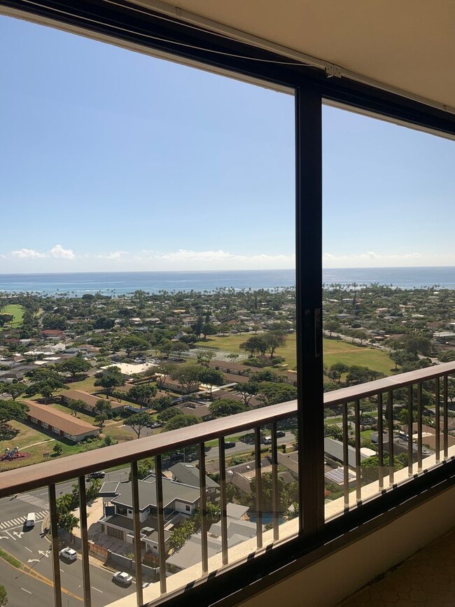 Foto del edificio - Luxury Kahala Condo - 3bd/2ba/2pkg, High F...