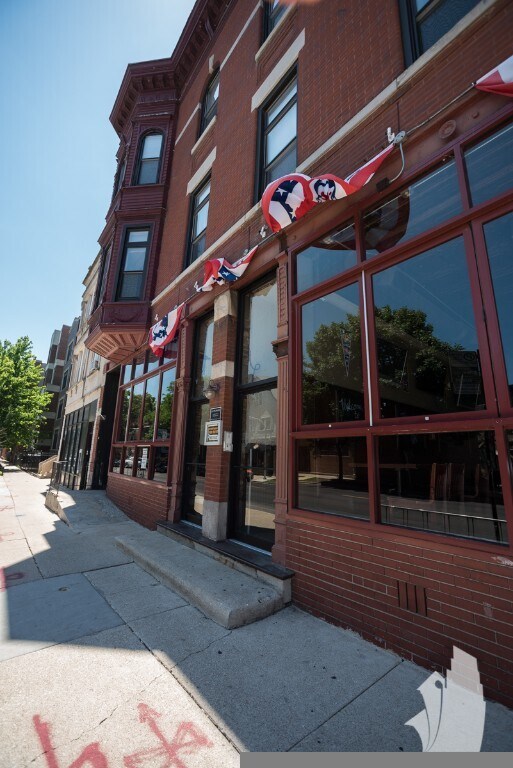 Building Photo - 3358 N Sheffield Ave