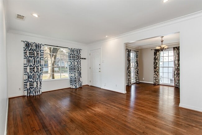 Foto del edificio - 8642 Daytonia Ave