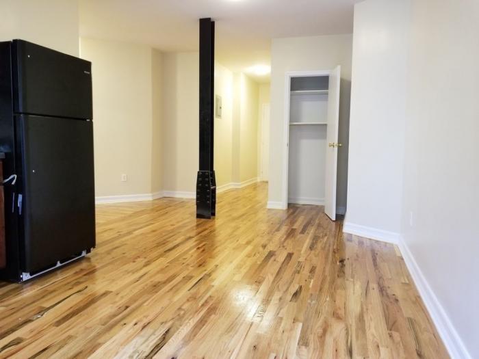 Foto del edificio - 2 bedroom in BRONX NY 10452