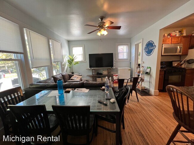 Foto del edificio - 8 br, 3 bath House - 546 Walnut