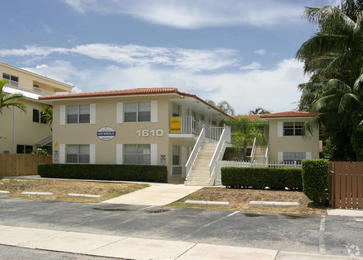 Building Photo - 1610 NE 3rd Ct