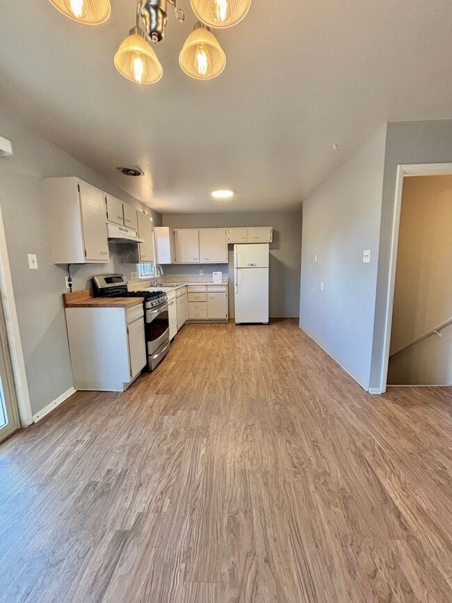 Foto del edificio - Expansive 5-Bedroom Home with Modern Comfort & Flexible Living Space! Available Now!!