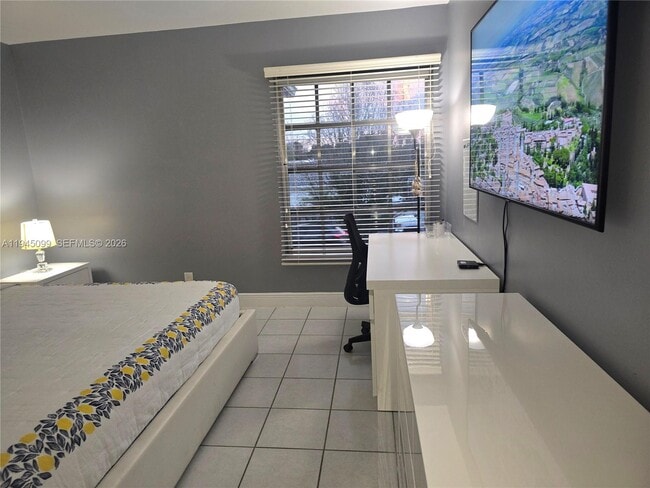 Building Photo - 2171 NE 66th St