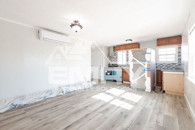 Foto del edificio - MOVE IN READY 2 BEDROOM 1 BATHROOM HOME IN LYNWOOD CA 90262