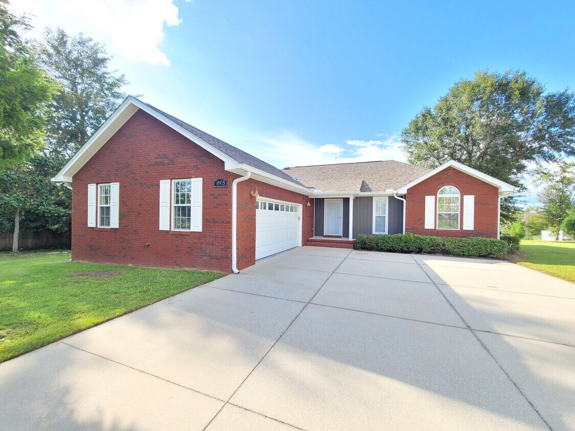 Primary Photo - For Lease - 3 BR|2 BA in Bear Creek with P...