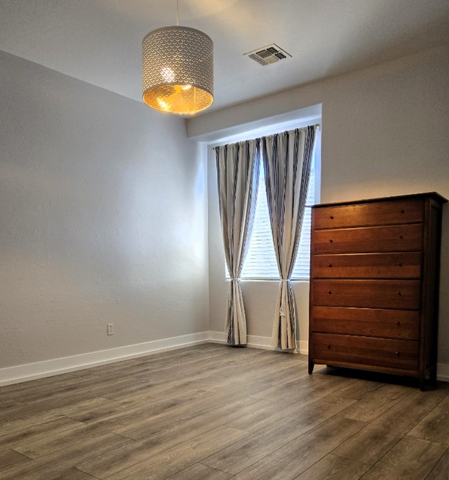 Foto del edificio - 2320 W Forest Pleasant Pl