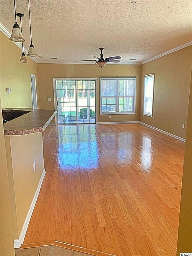 Foto del edificio - 5846 Longwood Dr
