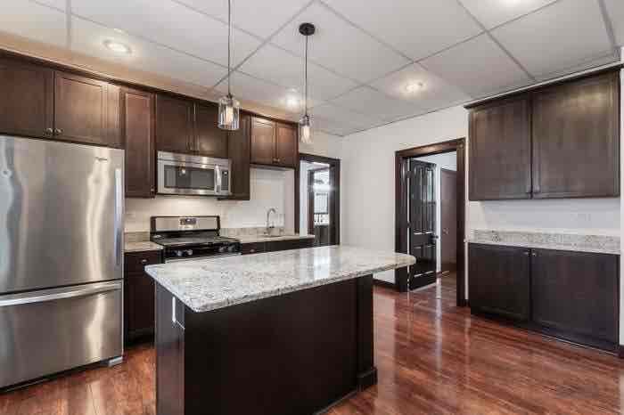 Foto principal - 320 W Main St