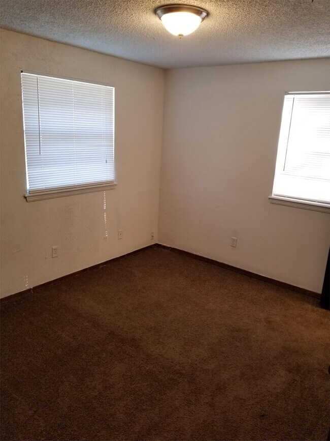 Building Photo - 5133 S Briarwood Dr