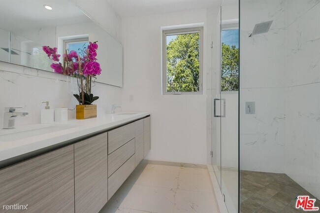 Foto del edificio - 3 br, 2.5 bath Townhome - 1421 N Stanley A...