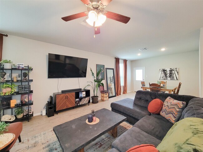 Foto del edificio - 24802 Winema Wds Ln