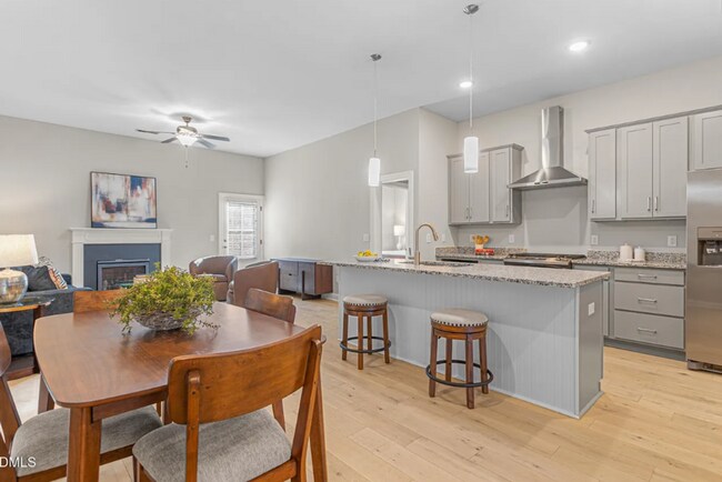 Foto del edificio - Four bedroom, 2.5 bath townhome in Burlington