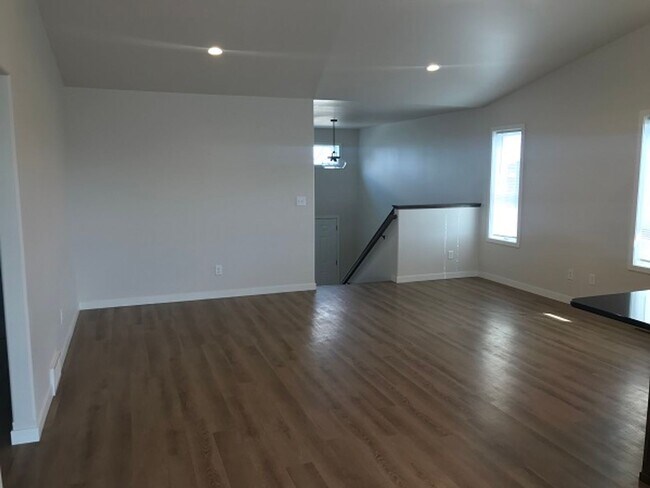 Foto del edificio - 4 Bed 2 Bath Single Family Home