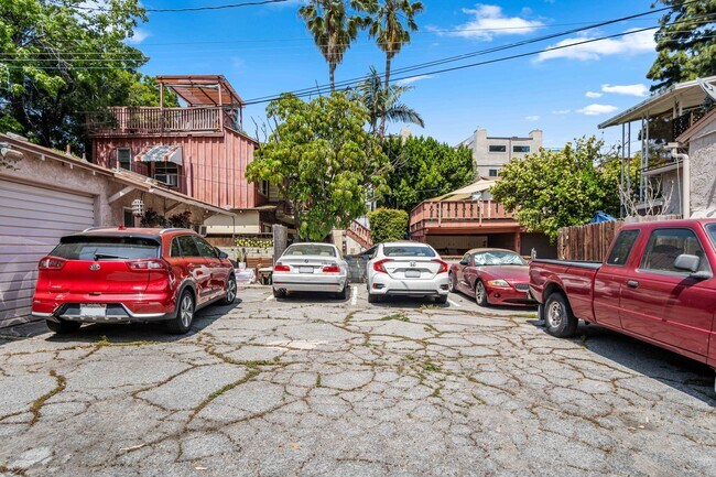 Building Photo - 4549 Cahuenga Blvd
