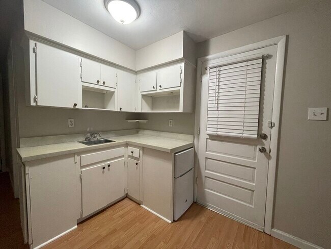 Foto del edificio - 220 S Laurel Ave