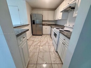 Building Photo - 10393 N Kendall Dr