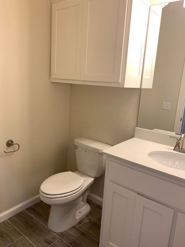 Foto del edificio - Two-story 3 bedroom home in gated community!