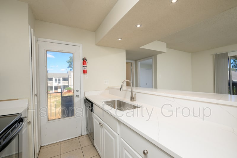 6700 Whispering Oak Pl Unit 8, Memphis, TN 38120 Condo for Rent in