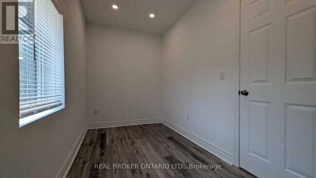 Photo du bâtiment - 1150 Woodbine Ave
