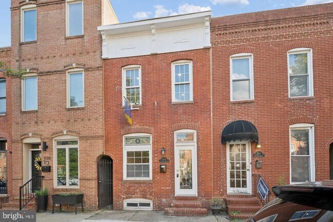 Building Photo - 1108 S Clinton St