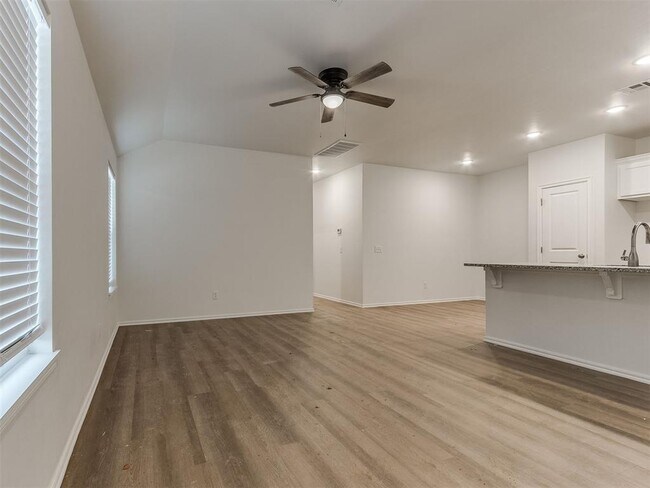 Foto del edificio - 11604 Mackenzie Wy