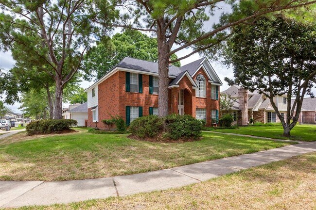 Building Photo - 7719 Club Lake Dr