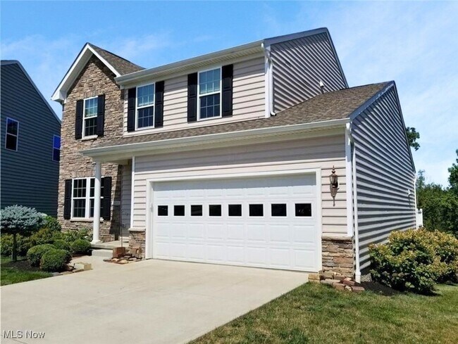 Foto del edificio - 5055 Lake Forest Dr