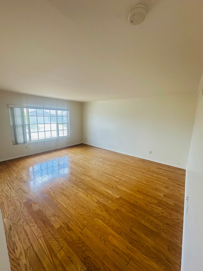 Building Photo - 4056 Caseman Ave