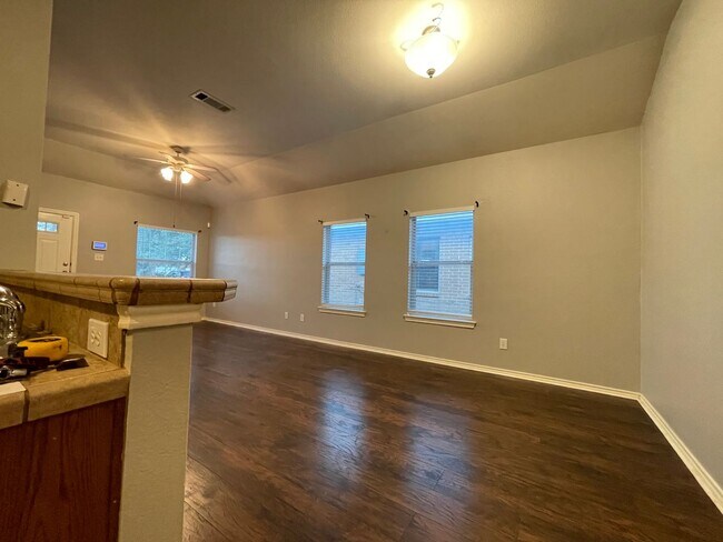 Foto del edificio - 3/2 Duplex with Garage