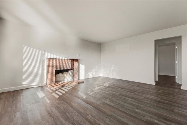 Building Photo - Upper Seaside 3 Bedroom / 1.5 Bath with Ocean Views