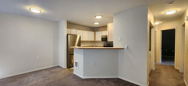 Building Photo - 3 bedroom 2 bath First Floor Condo in Lake Stevens $2395.00