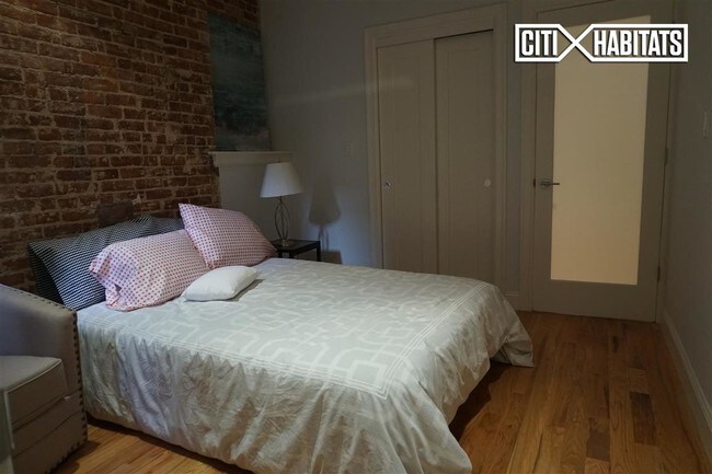 Foto del edificio - 512 E 81st St