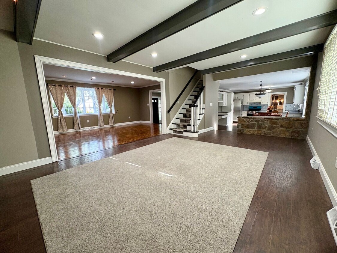 Primary Photo - 4 Bedroom Single Family Home Available in ...
