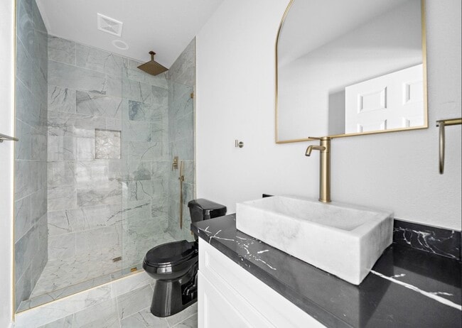 Building Photo - 1009 8th St