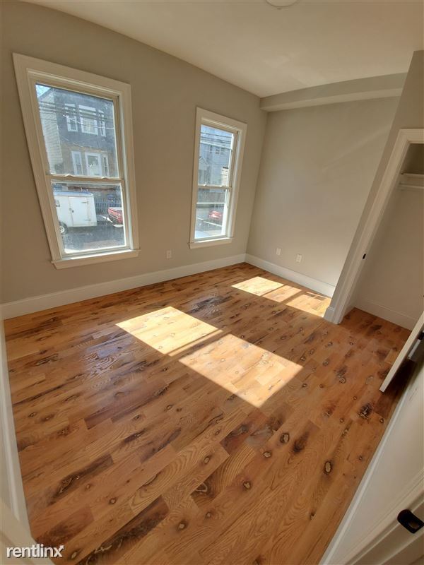 Building Photo - 4 br, 2 bath  - 224 Lexington St #2AA!