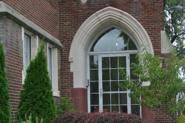 Front Entrance - 406 8th E St