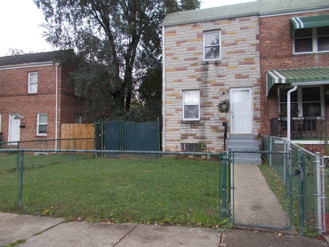 Building Photo - 3731 Saint Margaret St
