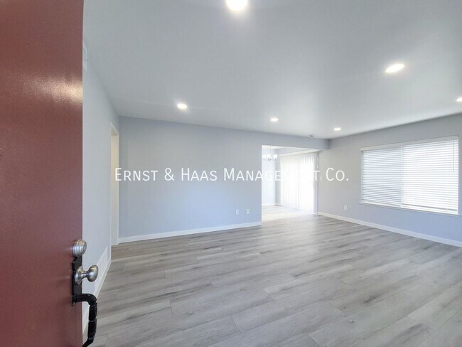 Foto del edificio - Lovely 2 Bedroom 1 Bath Condo in Cerritos !