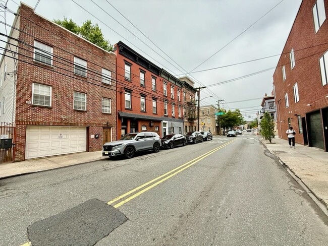 Building Photo - 63 Franklin St