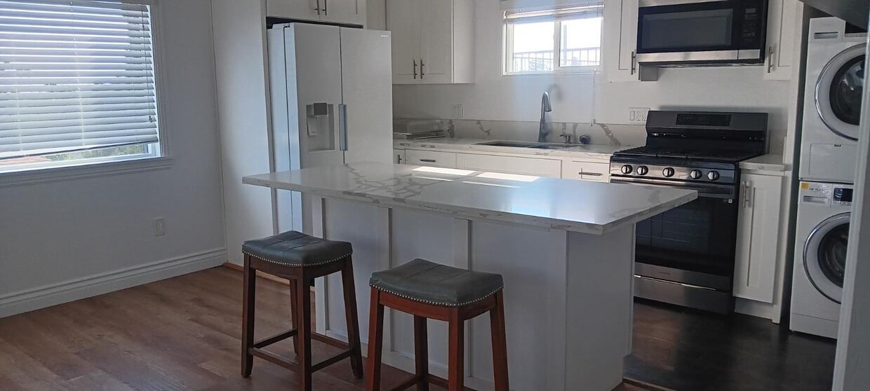 Foto principal - 4436 W 64th St