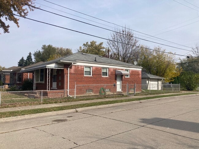 Building Photo - 3 bedroom, 2 FULL Bath Brick Ranch - HW Floors - Finished Bsmt - 1 car garage - Sec. 8 OK