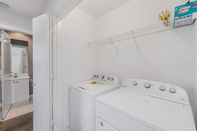 Building Photo - 121 Willard St