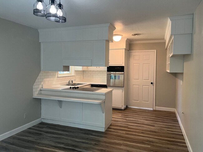 Building Photo - Flexible 4-Bedroom Home with Fenced Backyard