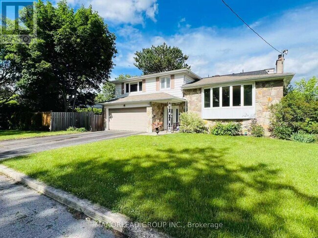 Building Photo - 10 Greenyards Dr